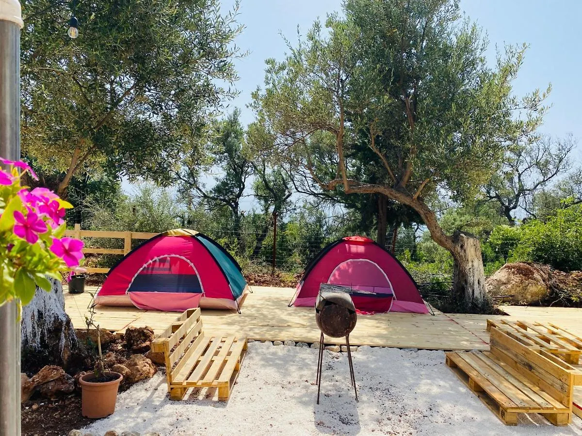 Dhërmi Adventure Camping酒店 阿尔巴尼亚